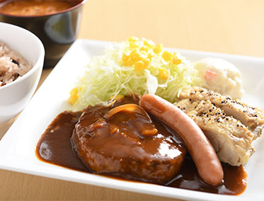 ふわふわたまごのオムライス 450円